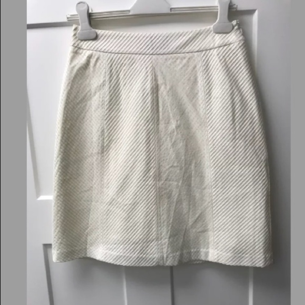 Ann Taylor Petites A-Line Textured V-Lined Skirt